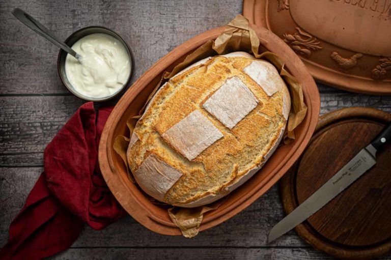 Brotbacken im Römertopf: Die perfekte Kruste und saftiges Inneres
