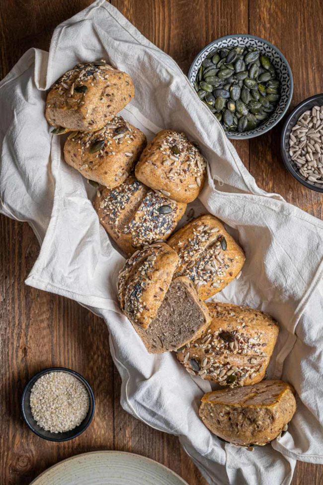 Dinkel-Körnerbrötchen • brot-backen.de