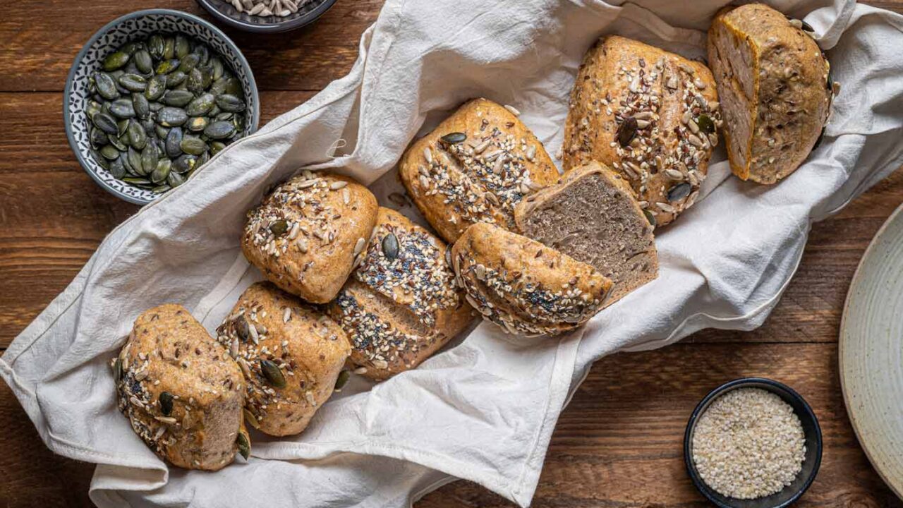 Dinkel-Körnerbrötchen: Rezept für gesunde, knusprige Brötchen Dinkel-Körnerbrötchen: Rezept für gesunde, knusprige Brötchen