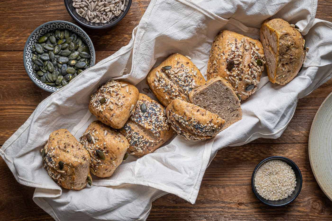 Dinkel-Körnerbrötchen: Rezept für gesunde, knusprige Brötchen