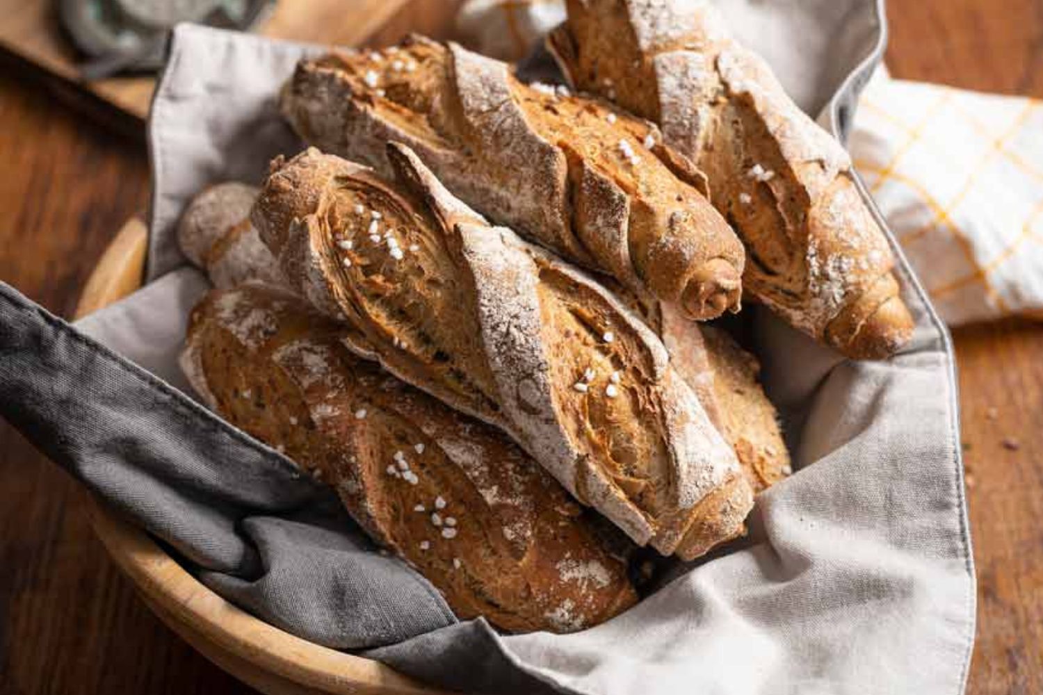 Kornspitz selber backen – Vollkornbrötchen mit Körnern