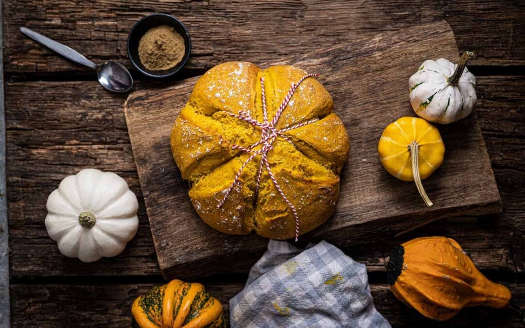 Kürbisbrot – Saftiges Brot mit leuchtend gelber Färbung