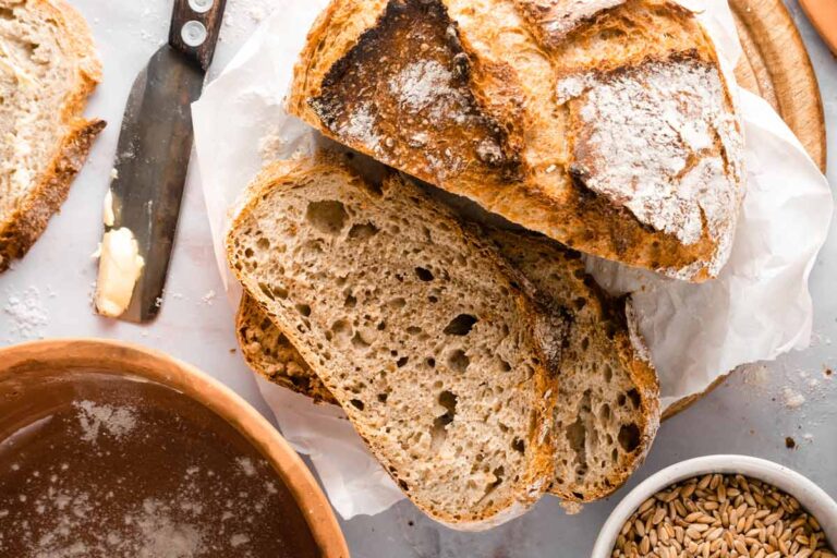 Einfaches Dinkel-Roggen-Sauerteigbrot für Anfänger