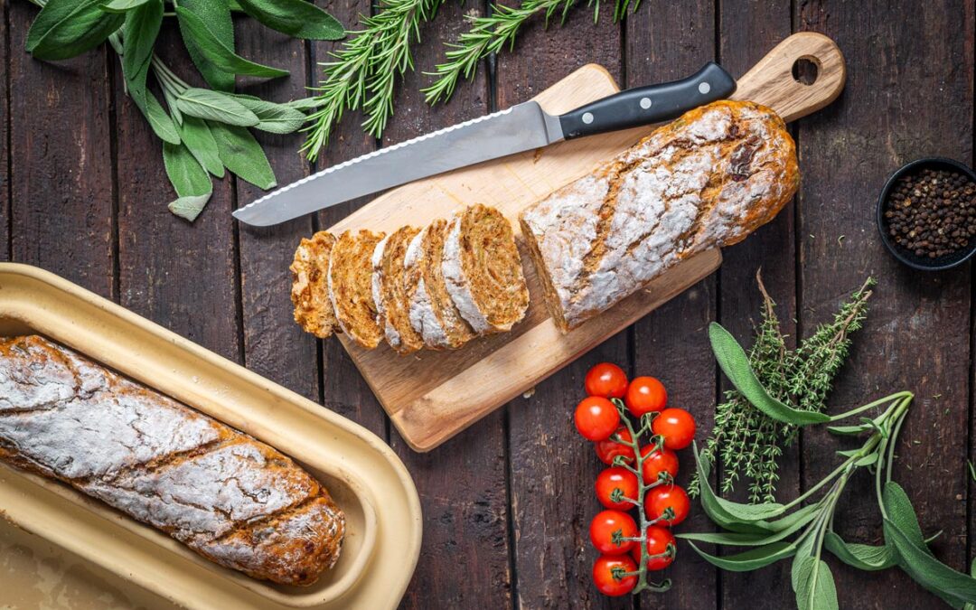 Mediterranes Baguette mit getrockneten Tomaten und Oliven | Rezept