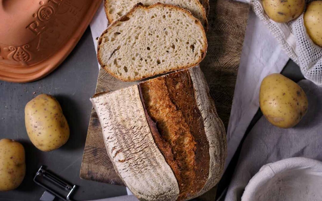 Kartoffelbrot im Römertopf: Aromatisch, fluffig & bekömmlich