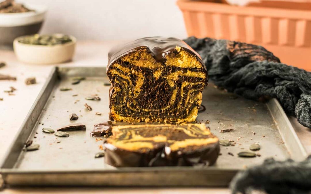 Zebra Kürbiskuchen mit dunkler Schokolade im Römertopf