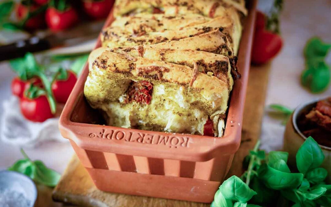 Pull Apart Bread mit Pesto und Tomaten – Rezept für Grillpartys