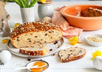 Süßes Osterbrot – Saftiges Rezept mit Nüssen und Rosinen