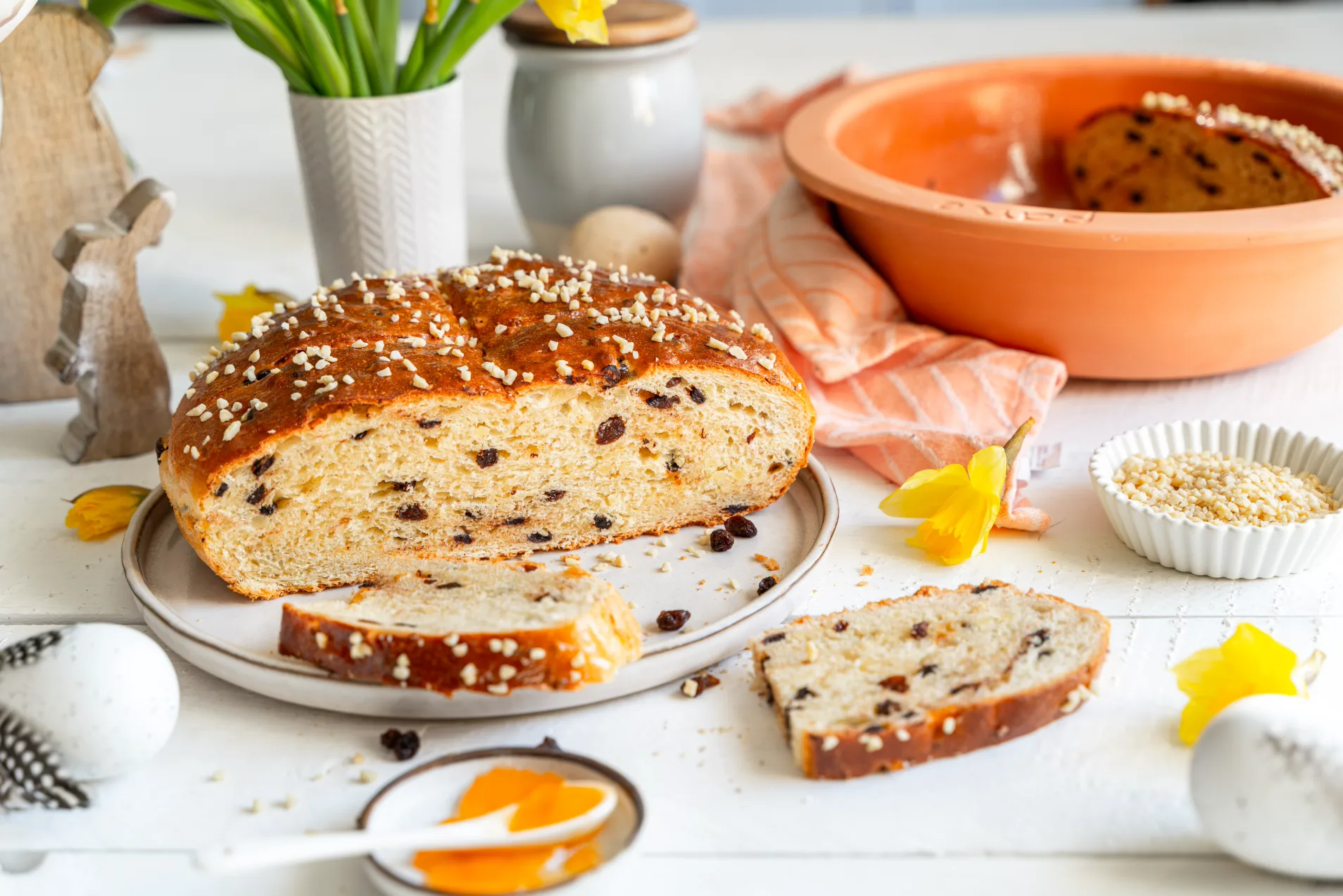 Süßes Osterbrot – Saftiges Rezept mit Nüssen und Rosinen