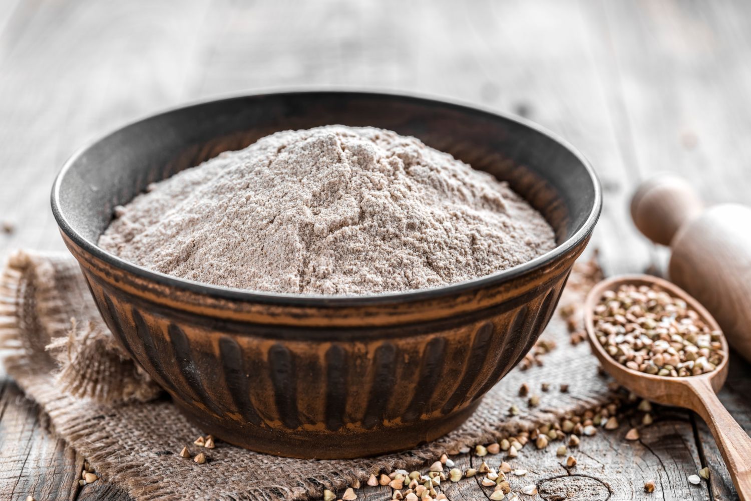 Buchweizenmehl: Glutenfrei & gesund backen mit Geschmack