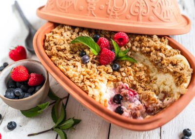 Granola-Quark Auflauf mit Beeren | Gesundes Sommerdessert