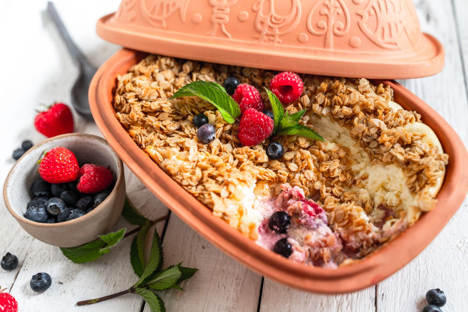 Granola-Quark Auflauf mit Beeren | Gesundes Sommerdessert