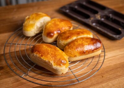 Hot Dog Buns selber machen – weiche Brötchen wie vom Bäcker