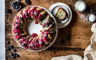 Quark-Gugelhupf mit Blaubeeren im Römertopf backen