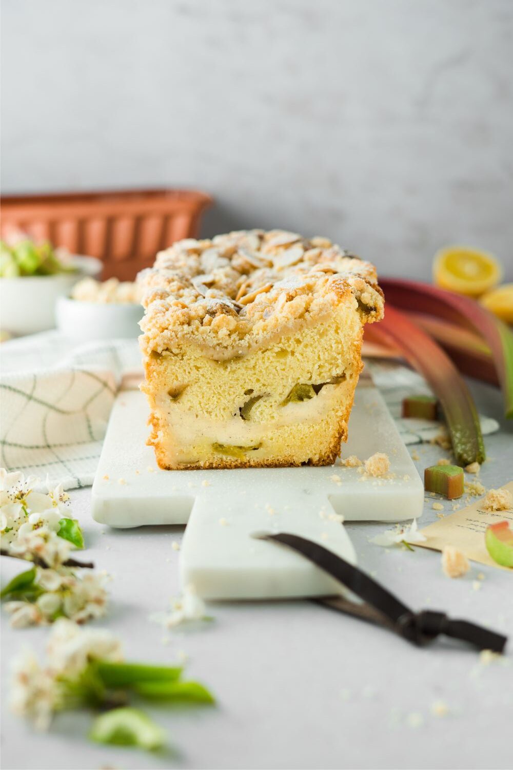 Rhabarber-Streuselkuchen mit Puddingfüllung Rhabarber-Streuselkuchen mit Puddingfüllung