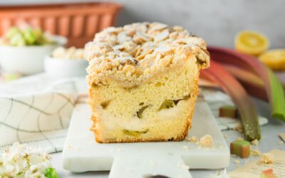 Rhabarber-Streuselkuchen mit Pudding | Einfach & saftig