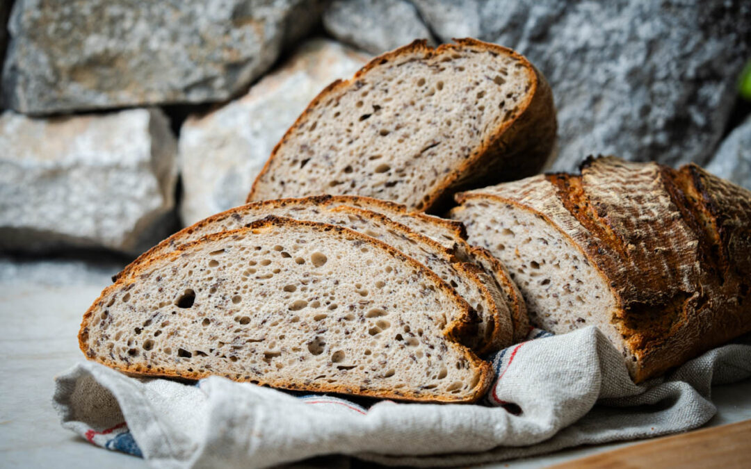 Sommerbrot mit Sauerteig & Saaten – Rezept für den Sommer