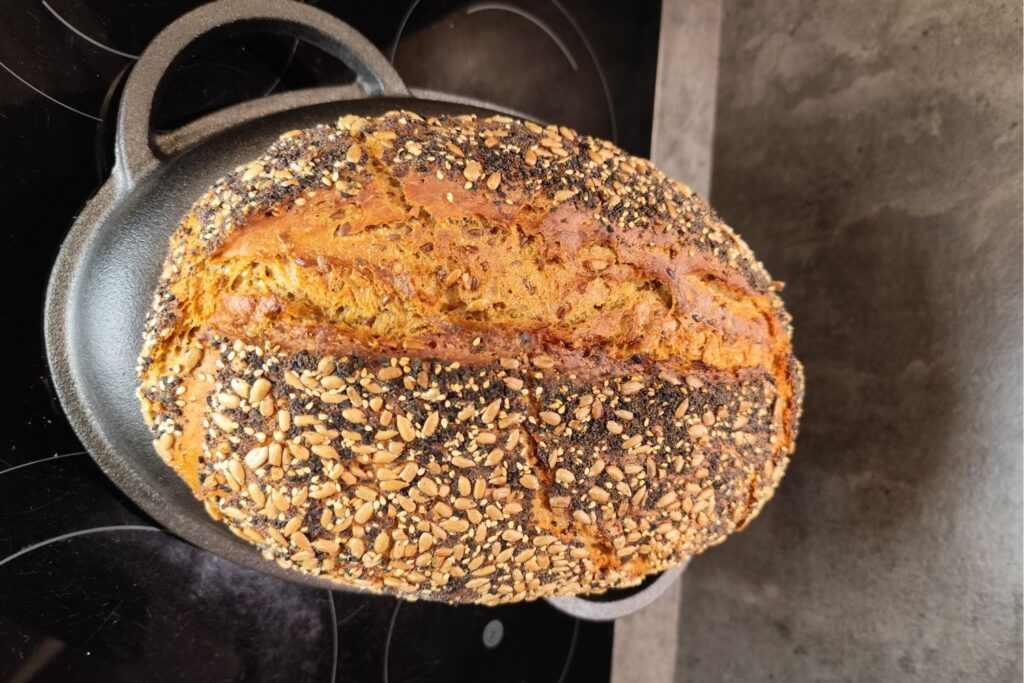 Weltmeisterbrot – das saftigste Rezept mit Brühstück, Buttermilch & Saatenkruste