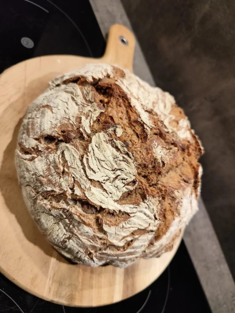 Walnuss-Kruste „Wild Bake“: Walnussbrot über Nacht im Gusseisentopf